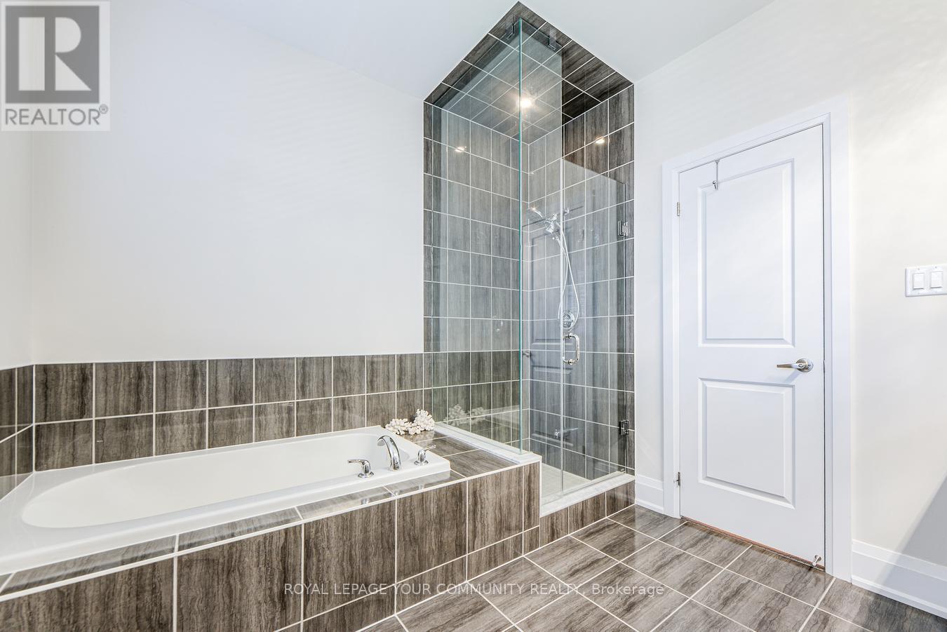 30 Tyndall Drive, Bradford West Gwillimbury, Ontario  L3Z 4G6 - Photo 28 - N12436905