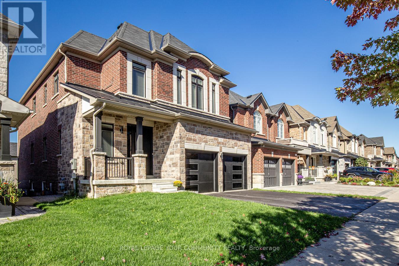 30 Tyndall Drive, Bradford West Gwillimbury, Ontario  L3Z 4G6 - Photo 3 - N12436905