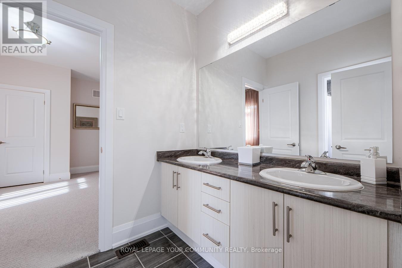 30 Tyndall Drive, Bradford West Gwillimbury, Ontario  L3Z 4G6 - Photo 39 - N12436905