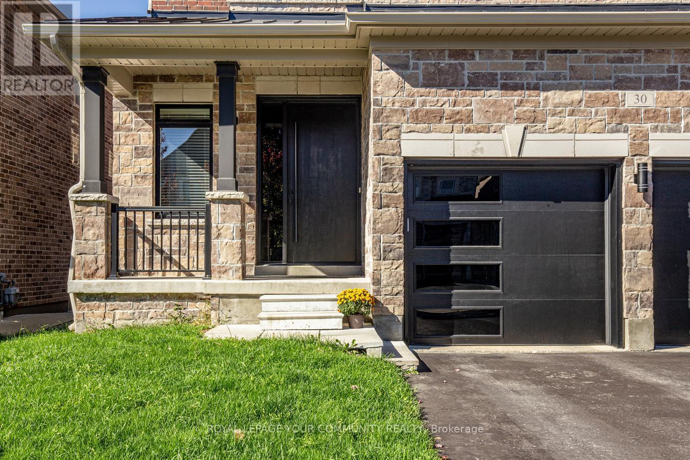 30 Tyndall Drive, Bradford West Gwillimbury, Ontario  L3Z 4G6 - Photo 4 - N12436905