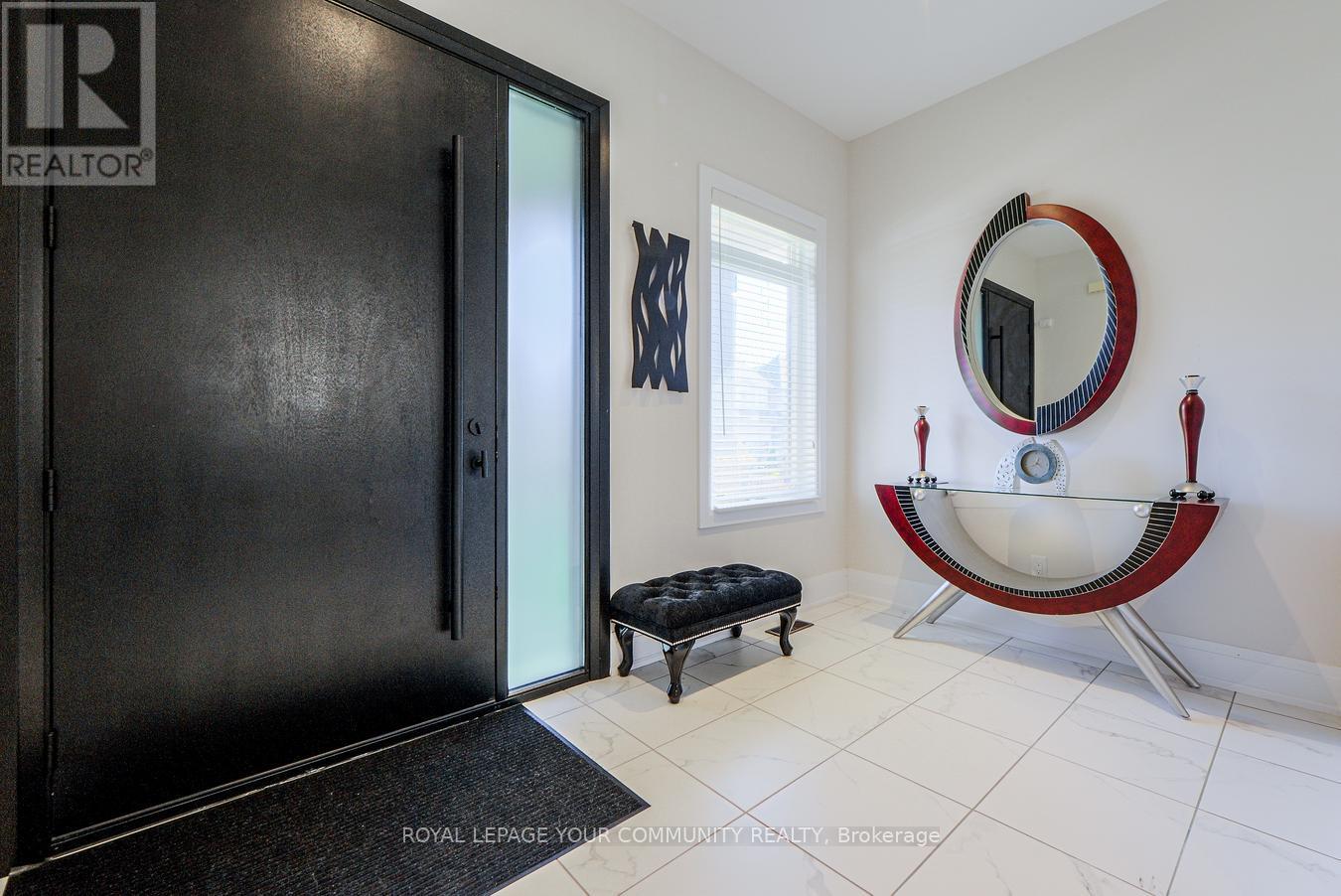 30 Tyndall Drive, Bradford West Gwillimbury, Ontario  L3Z 4G6 - Photo 5 - N12436905