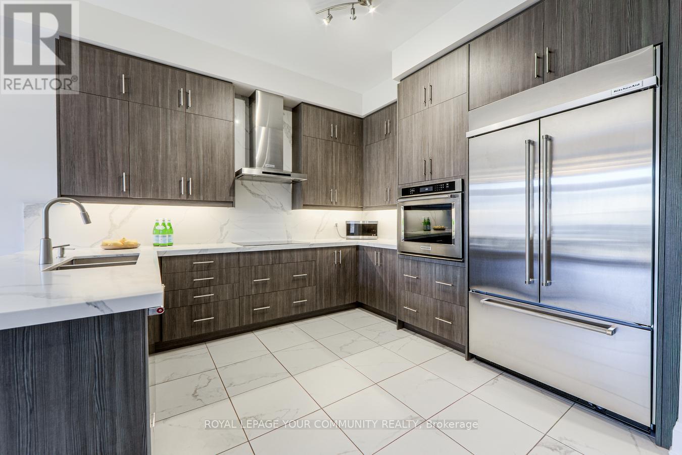 30 Tyndall Drive, Bradford West Gwillimbury, Ontario  L3Z 4G6 - Photo 8 - N12436905