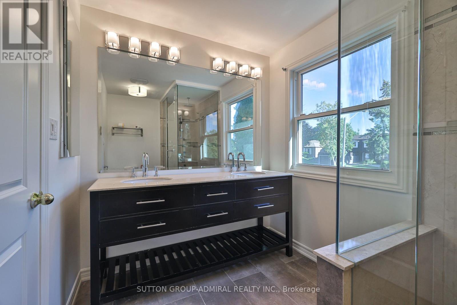 22 Cobblestone Drive, Markham, Ontario  L3T 4E4 - Photo 26 - N12436911