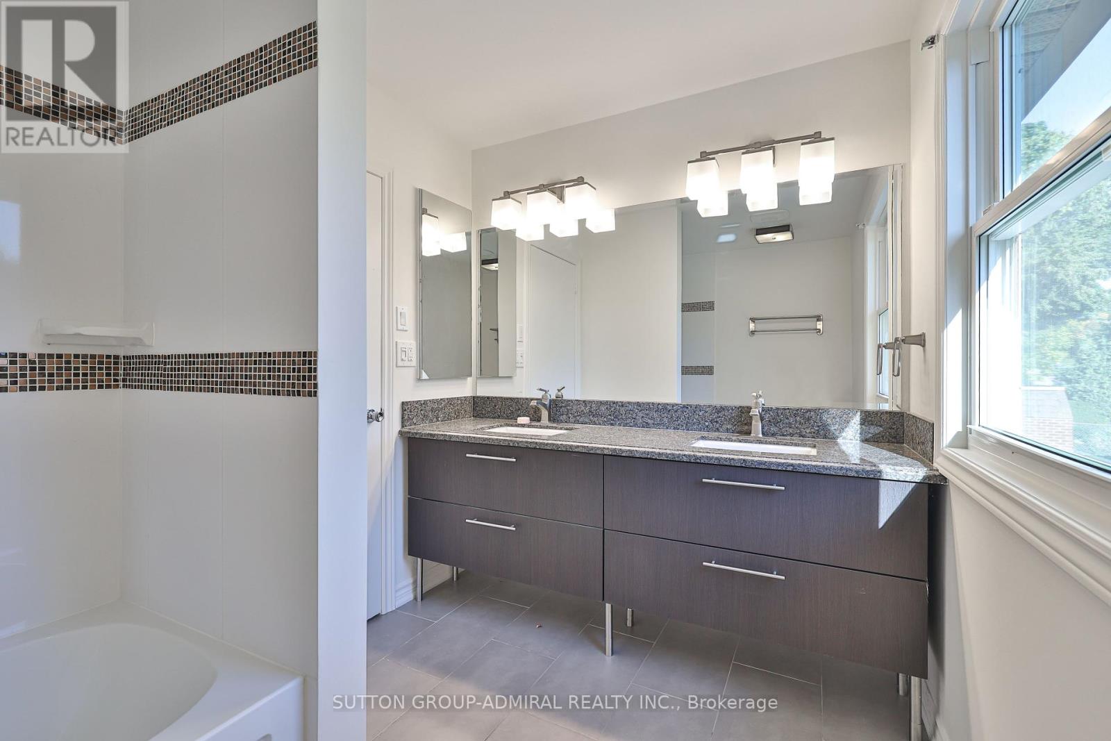 22 Cobblestone Drive, Markham, Ontario  L3T 4E4 - Photo 29 - N12436911