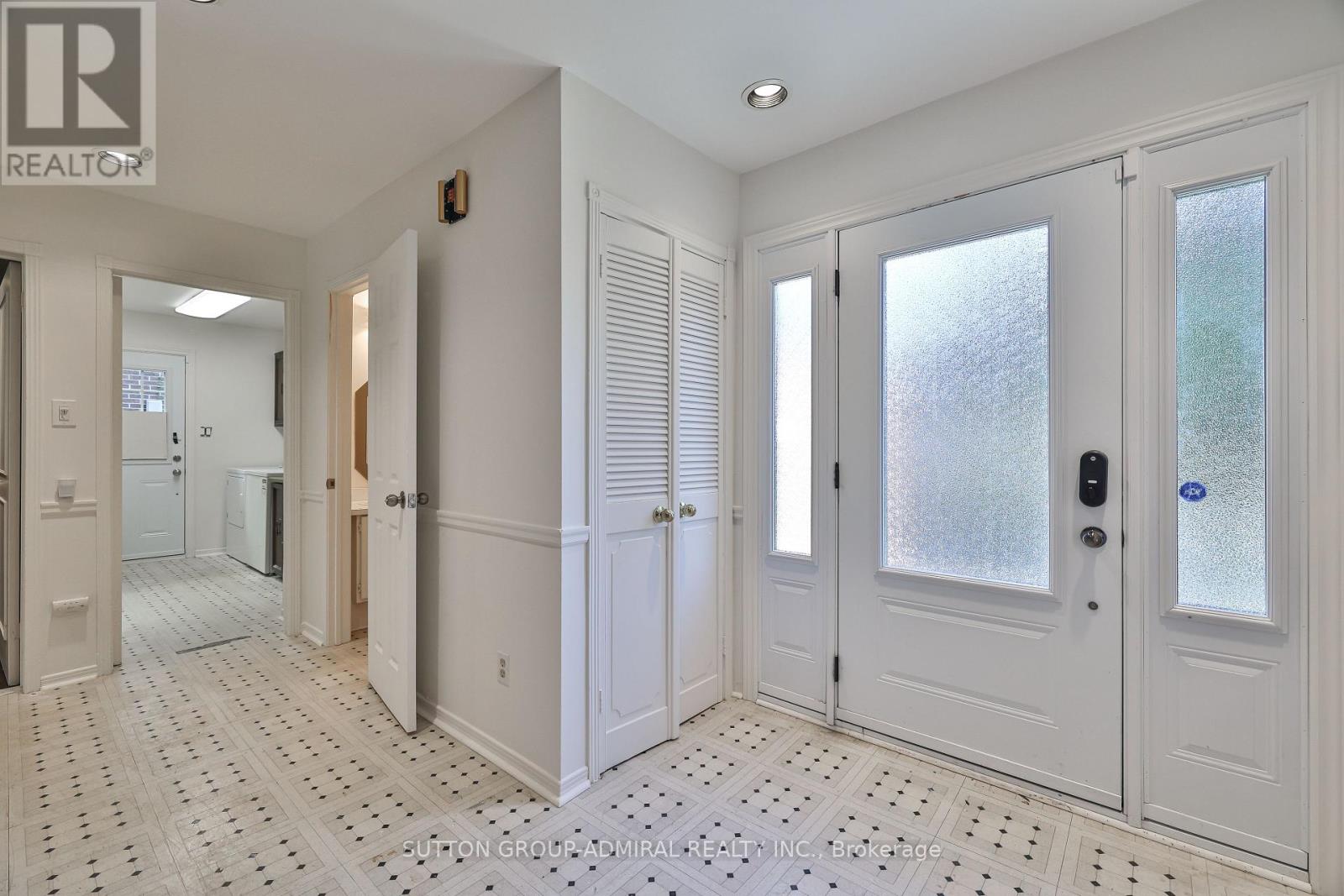 22 Cobblestone Drive, Markham, Ontario  L3T 4E4 - Photo 7 - N12436911