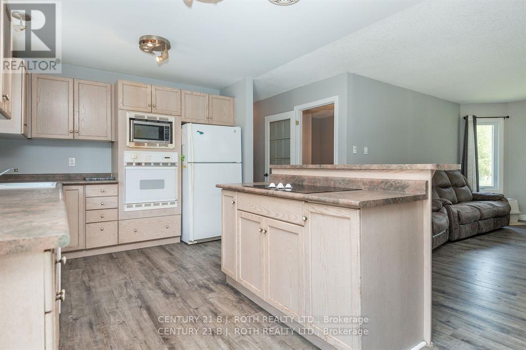 7972 County 13 Road, Adjala-Tosorontio, Ontario  L0M 1M0 - Photo 4 - N12436927