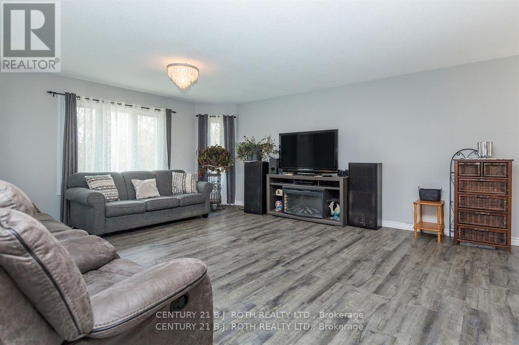 7972 County 13 Road, Adjala-Tosorontio, Ontario  L0M 1M0 - Photo 8 - N12436927