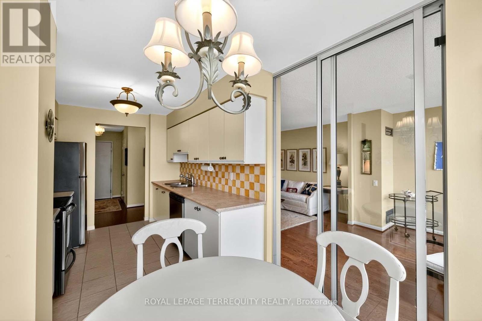 1402 - 110 Promenade Circle, Vaughan, Ontario  L4J 7W8 - Photo 29 - N12436967