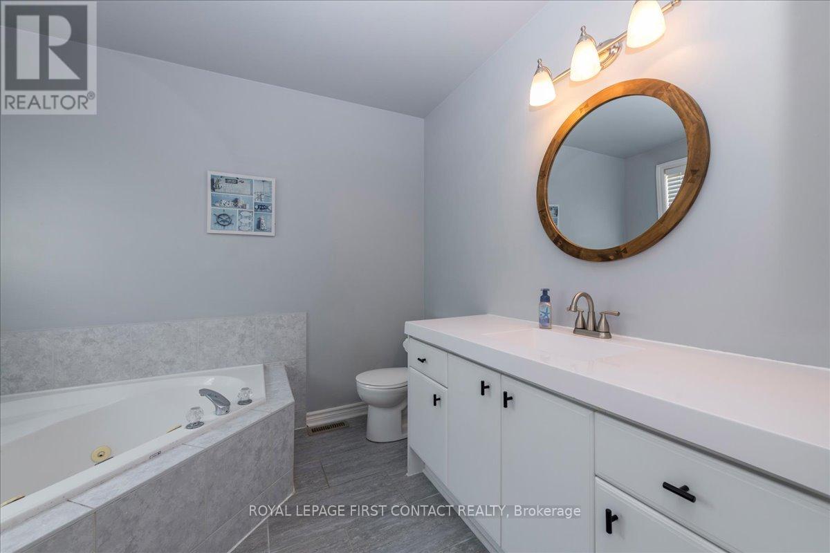 26 Kenwell Crescent, Barrie, Ontario  L4N 0A4 - Photo 17 - S12436798