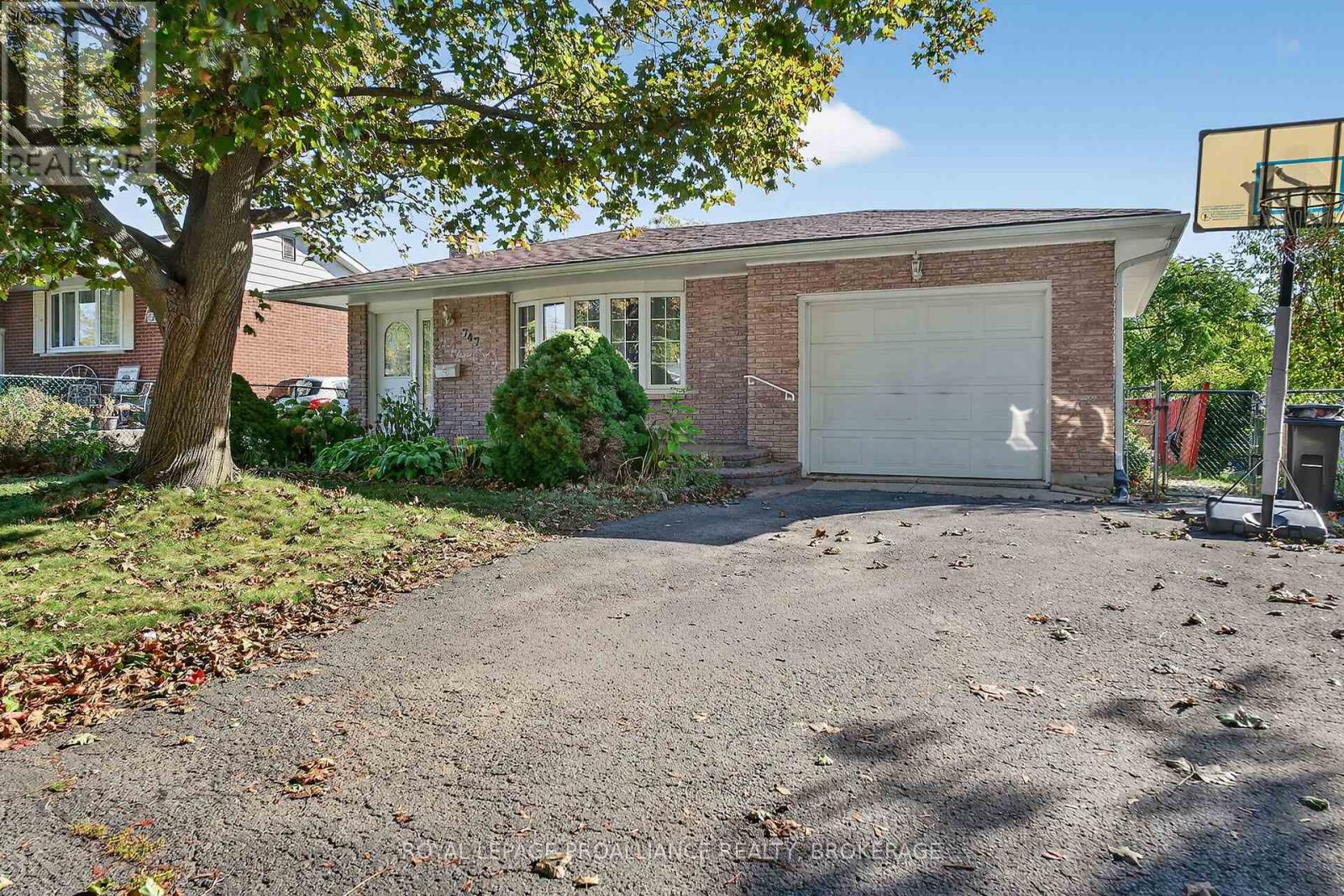 747 Laidlaw Crescent, Kingston, Ontario  K7M 5M3 - Photo 1 - X12437208