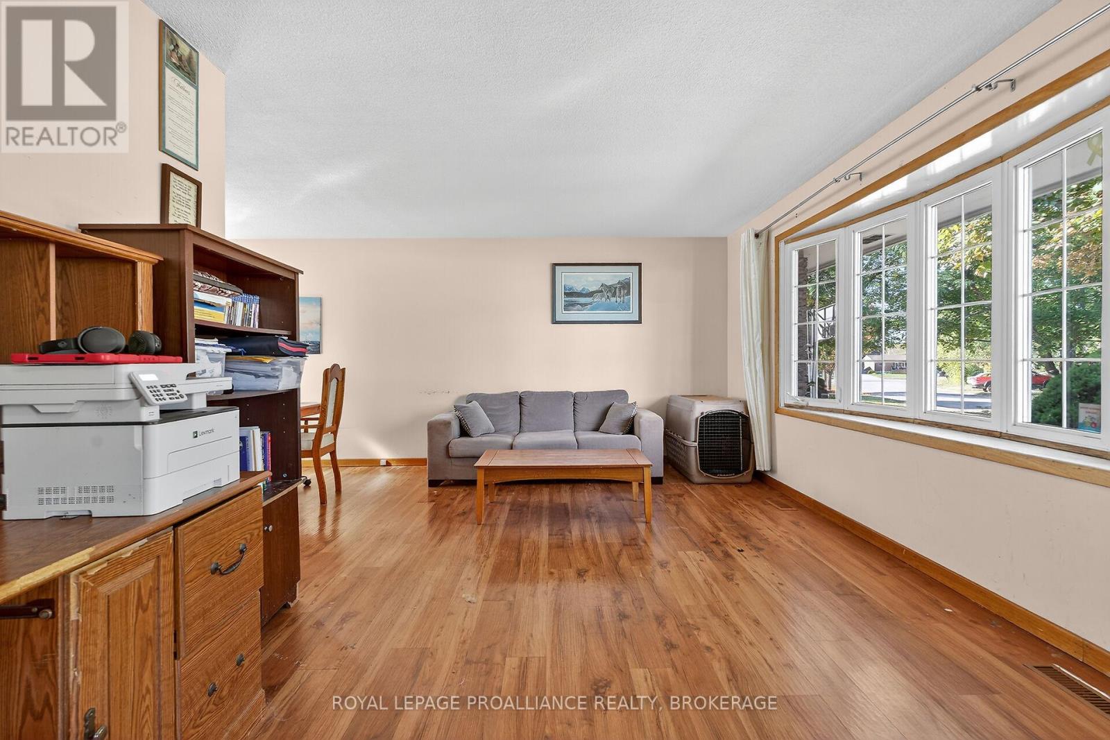 747 Laidlaw Crescent, Kingston, Ontario  K7M 5M3 - Photo 11 - X12437208