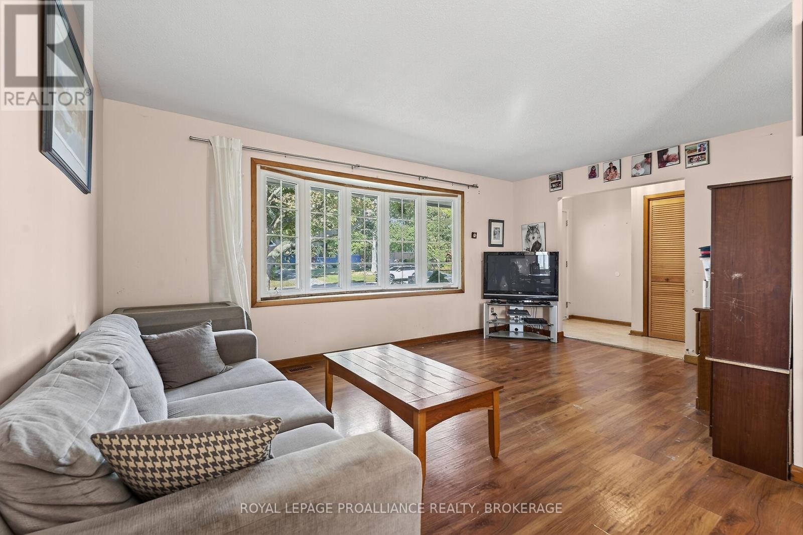 747 Laidlaw Crescent, Kingston, Ontario  K7M 5M3 - Photo 12 - X12437208