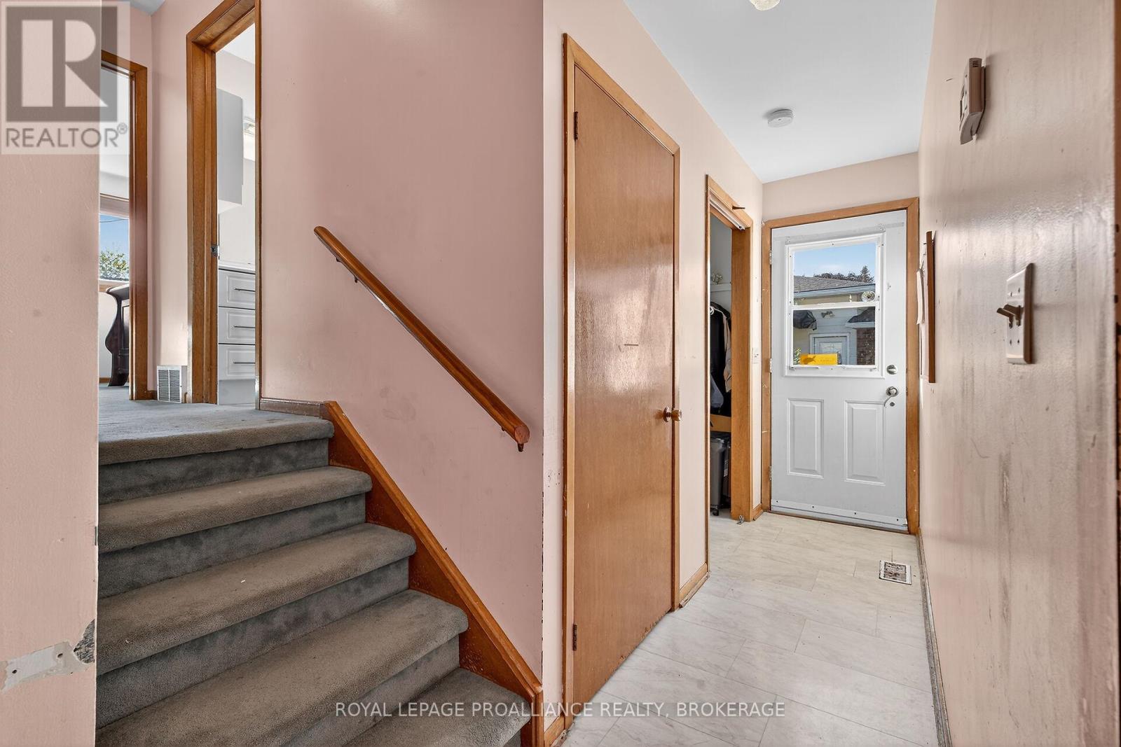 747 Laidlaw Crescent, Kingston, Ontario  K7M 5M3 - Photo 13 - X12437208
