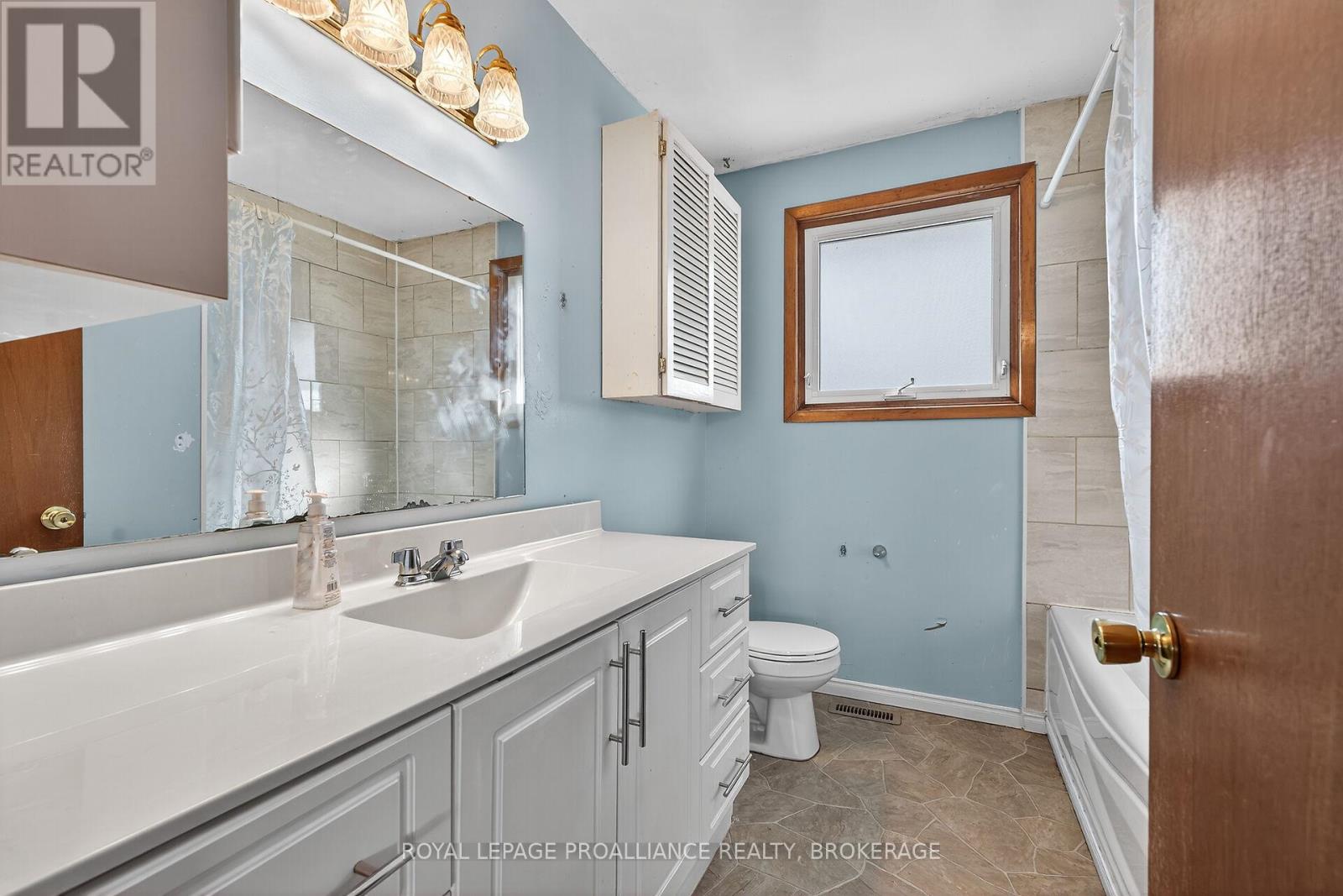 747 Laidlaw Crescent, Kingston, Ontario  K7M 5M3 - Photo 16 - X12437208
