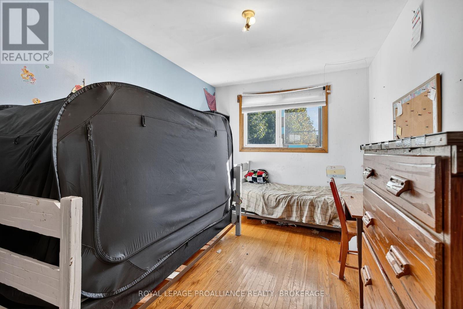 747 Laidlaw Crescent, Kingston, Ontario  K7M 5M3 - Photo 17 - X12437208