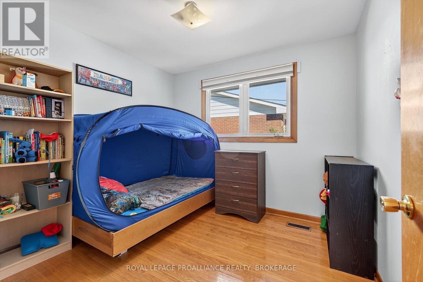 747 Laidlaw Crescent, Kingston, Ontario  K7M 5M3 - Photo 18 - X12437208