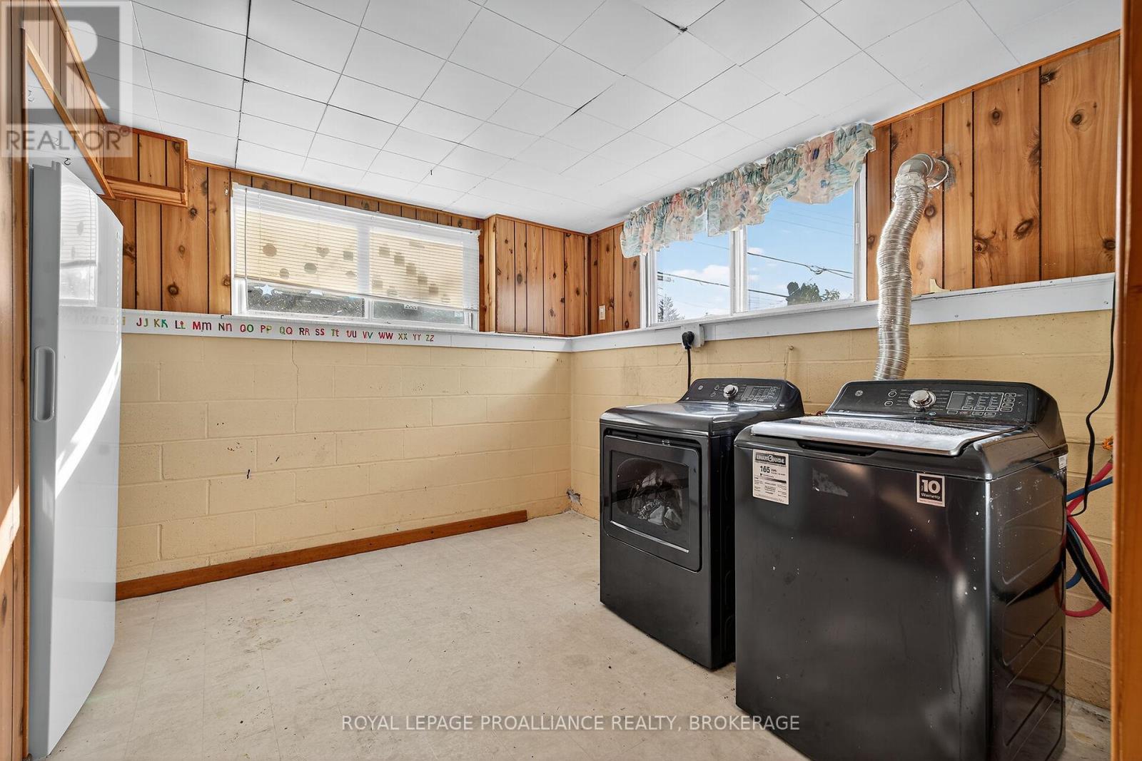 747 Laidlaw Crescent, Kingston, Ontario  K7M 5M3 - Photo 23 - X12437208