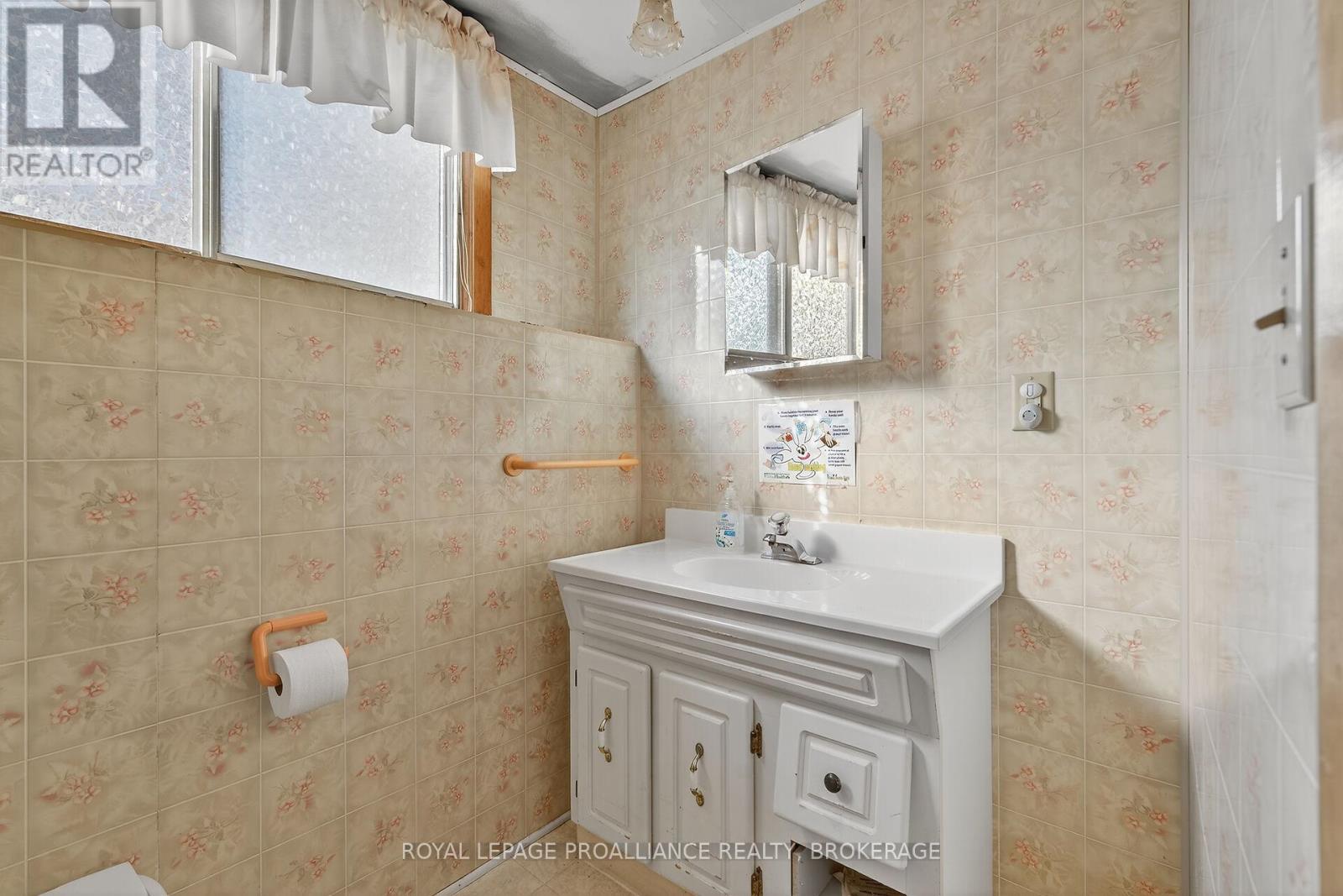 747 Laidlaw Crescent, Kingston, Ontario  K7M 5M3 - Photo 24 - X12437208