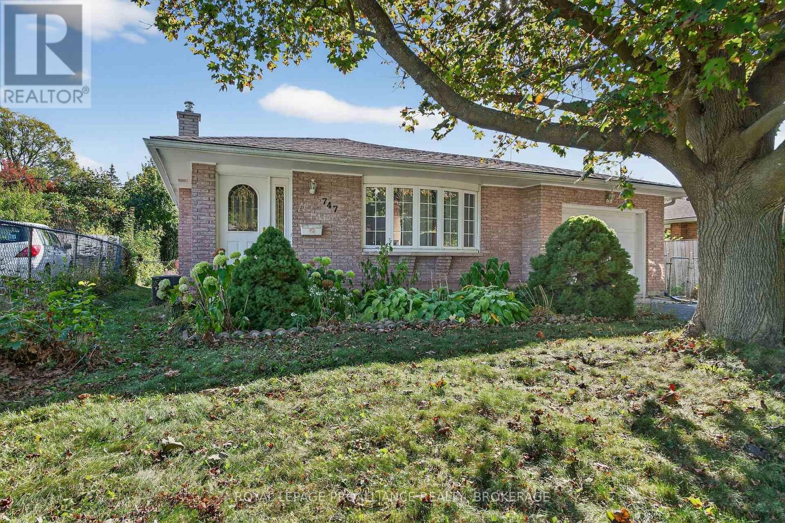 747 Laidlaw Crescent, Kingston, Ontario  K7M 5M3 - Photo 3 - X12437208
