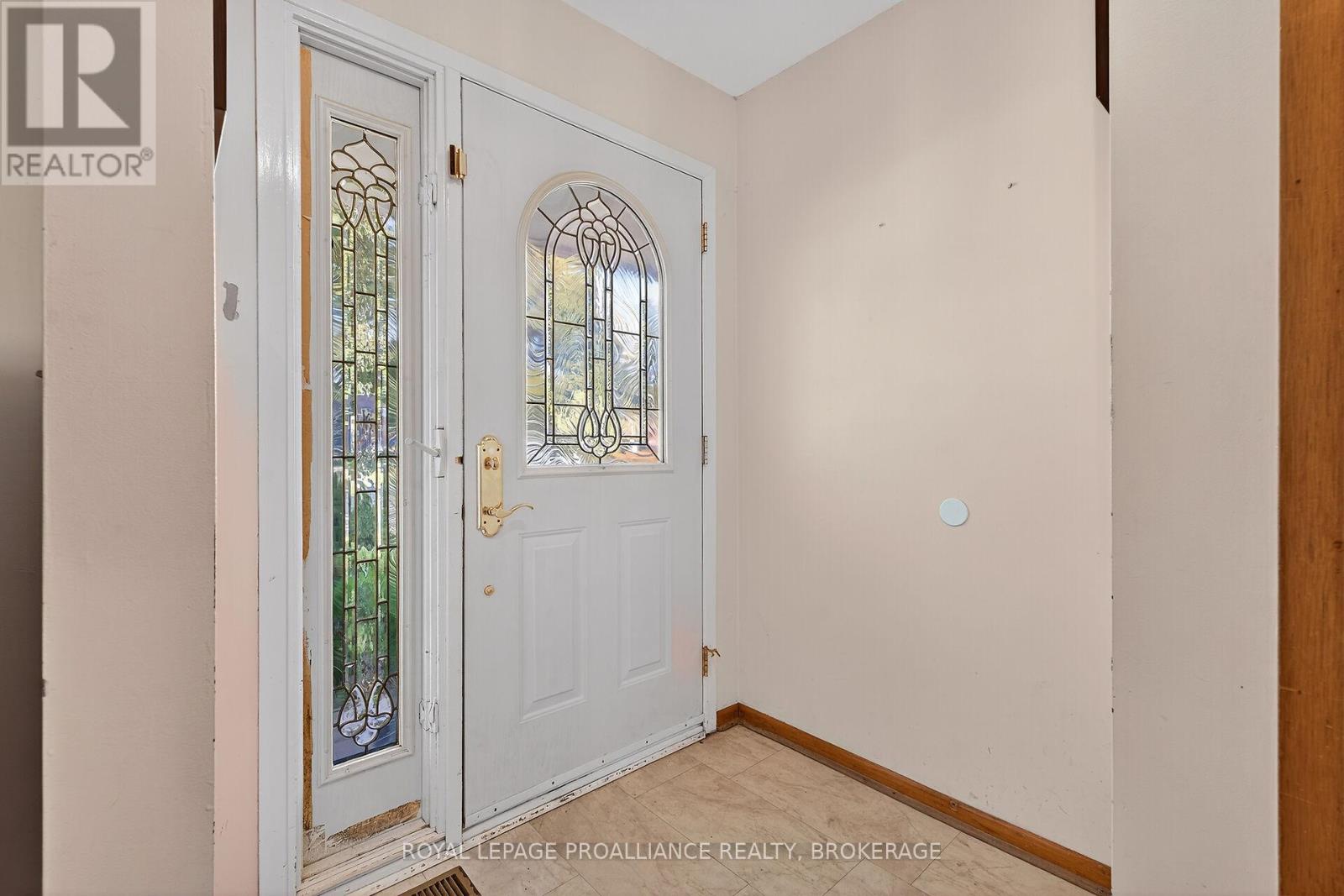 747 Laidlaw Crescent, Kingston, Ontario  K7M 5M3 - Photo 4 - X12437208