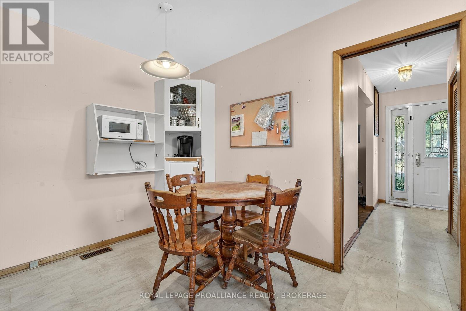 747 Laidlaw Crescent, Kingston, Ontario  K7M 5M3 - Photo 5 - X12437208
