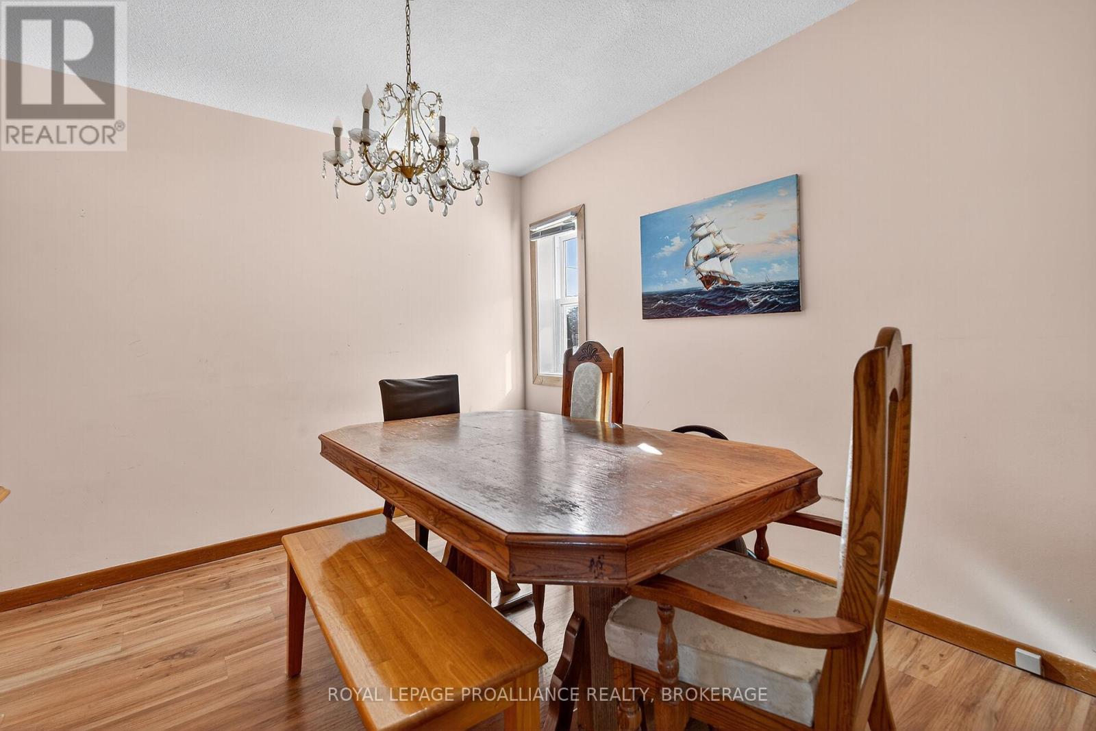 747 Laidlaw Crescent, Kingston, Ontario  K7M 5M3 - Photo 8 - X12437208