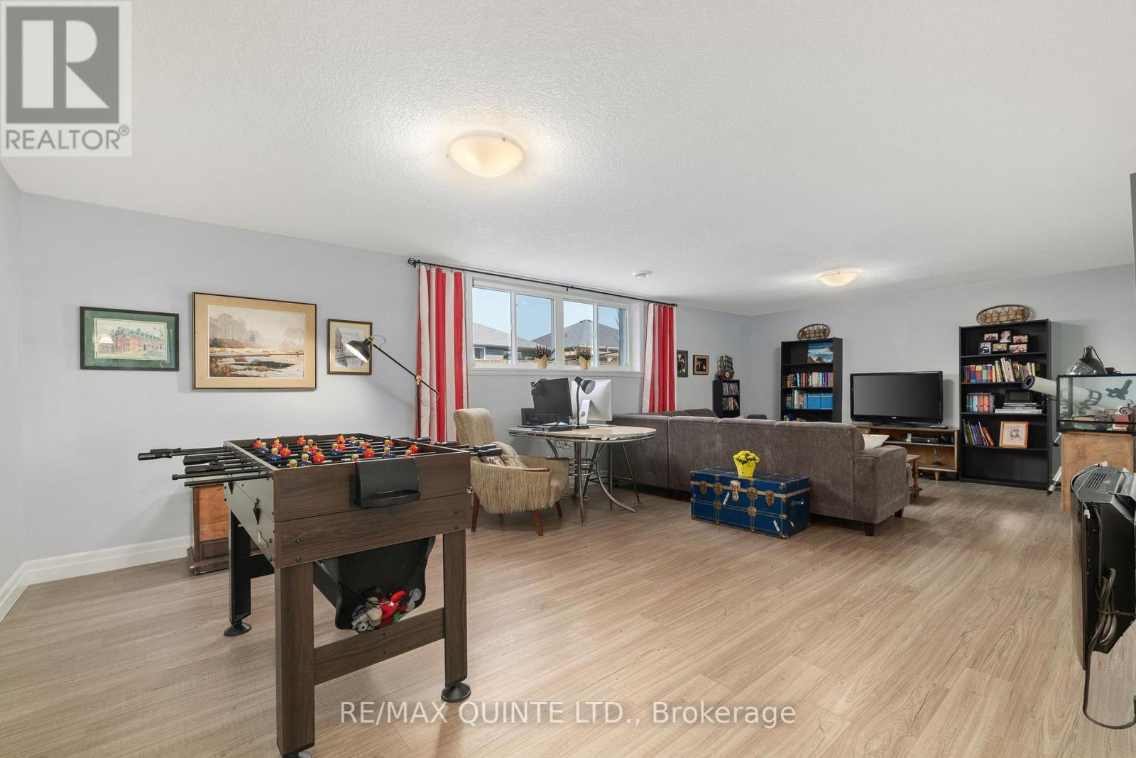 56 Mcintosh Crescent, Quinte West, Ontario  K8V 0G1 - Photo 31 - X12437308