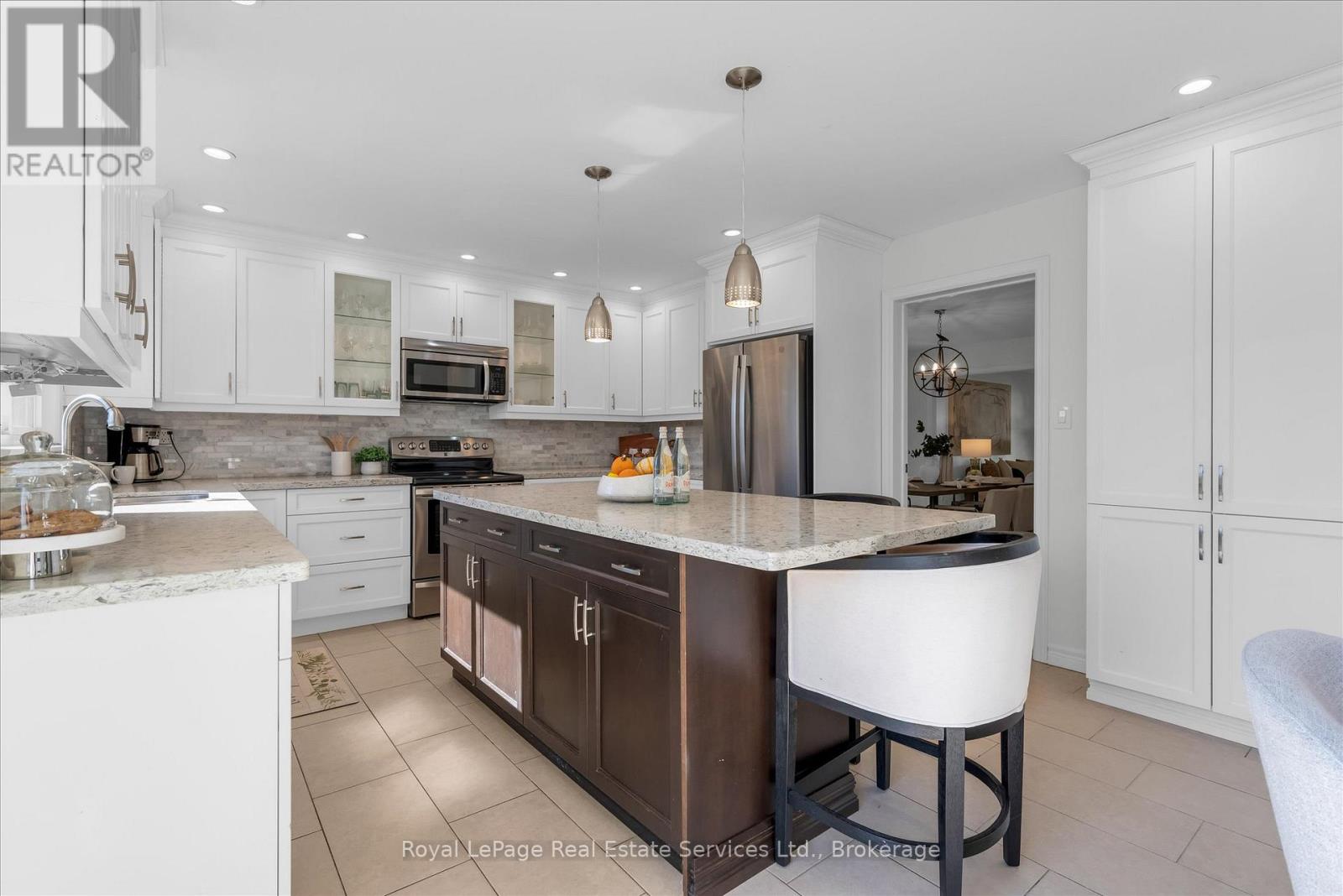 2938 Mulberry Drive, Oakville, Ontario  L6J 7H3 - Photo 11 - W12437159