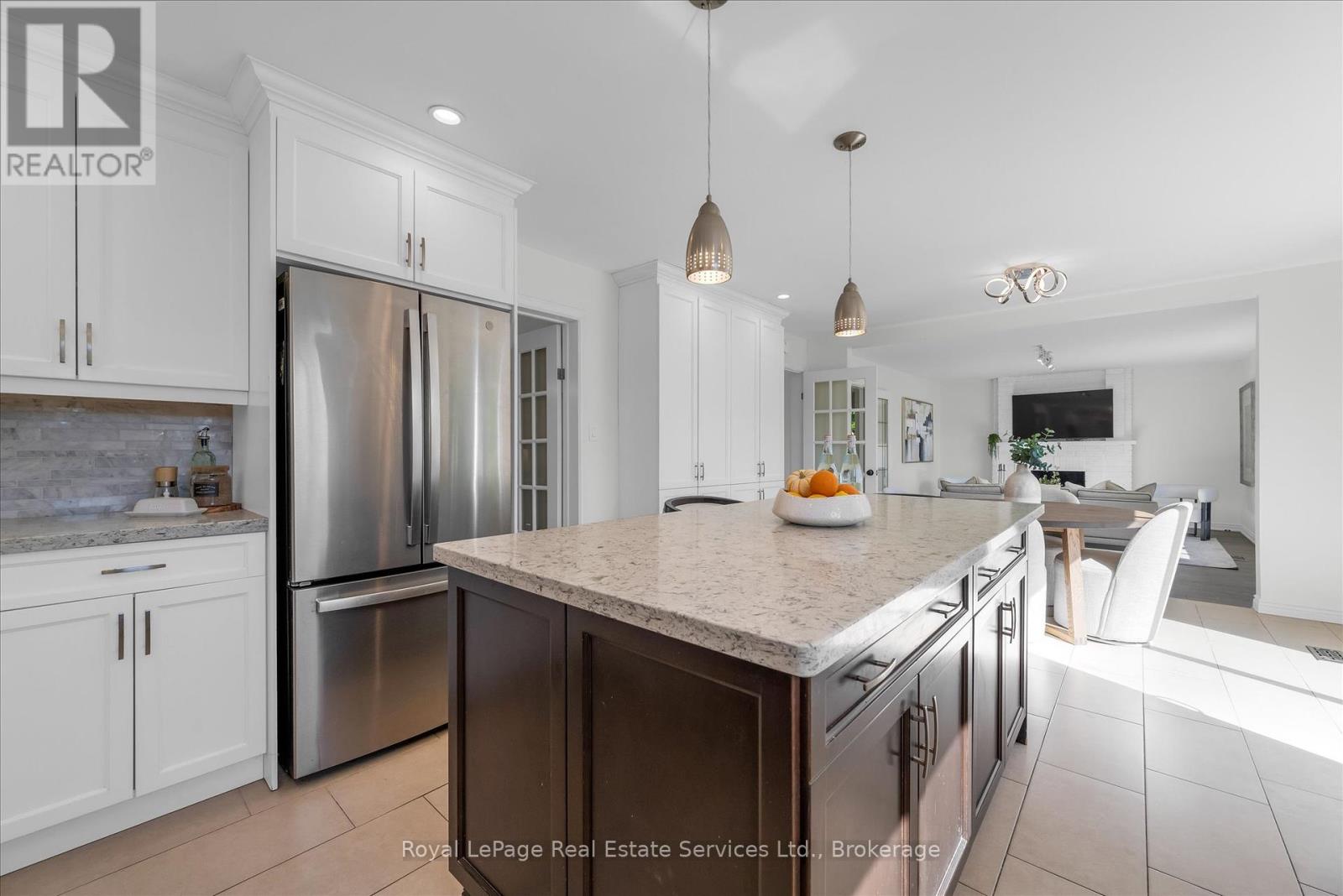 2938 Mulberry Drive, Oakville, Ontario  L6J 7H3 - Photo 12 - W12437159
