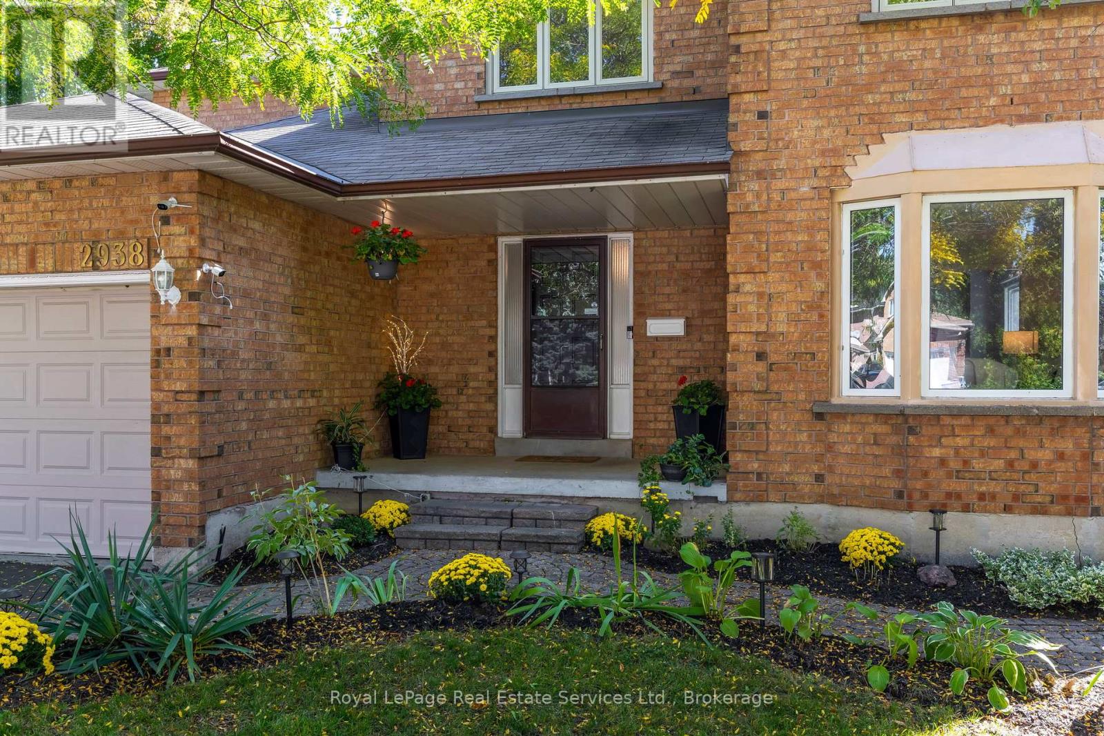 2938 Mulberry Drive, Oakville, Ontario  L6J 7H3 - Photo 3 - W12437159