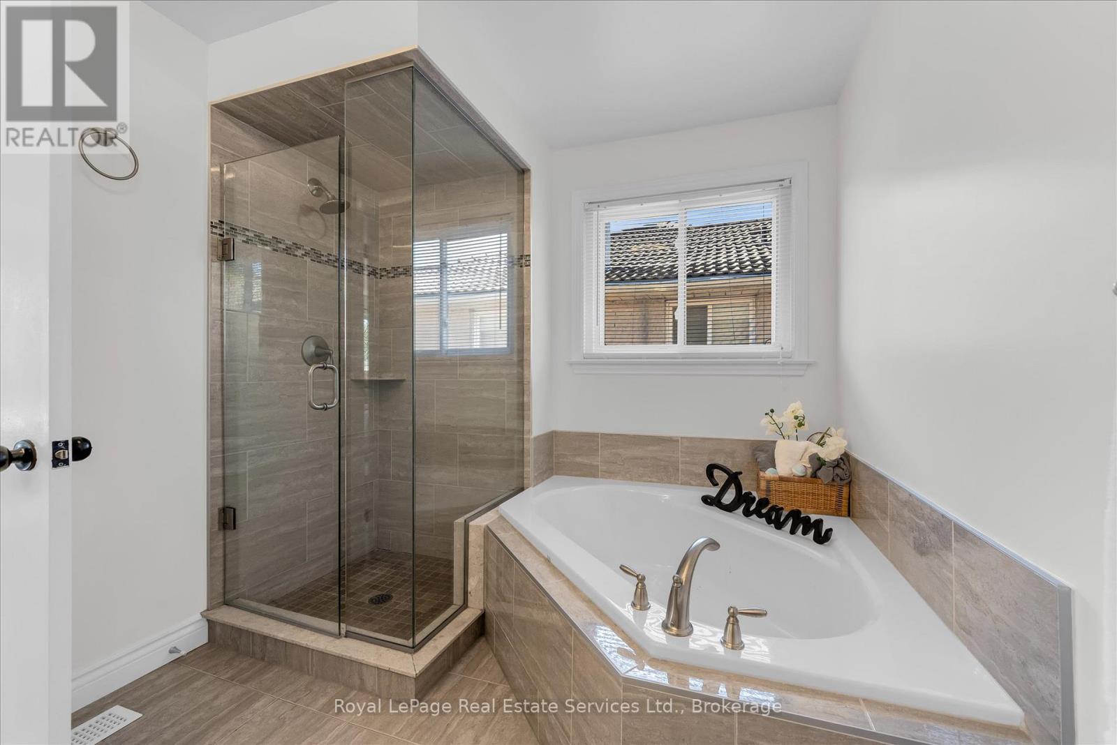 2938 Mulberry Drive, Oakville, Ontario  L6J 7H3 - Photo 32 - W12437159