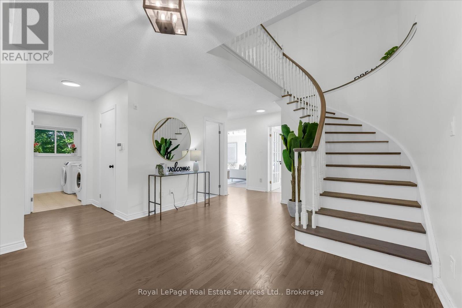 2938 Mulberry Drive, Oakville, Ontario  L6J 7H3 - Photo 4 - W12437159