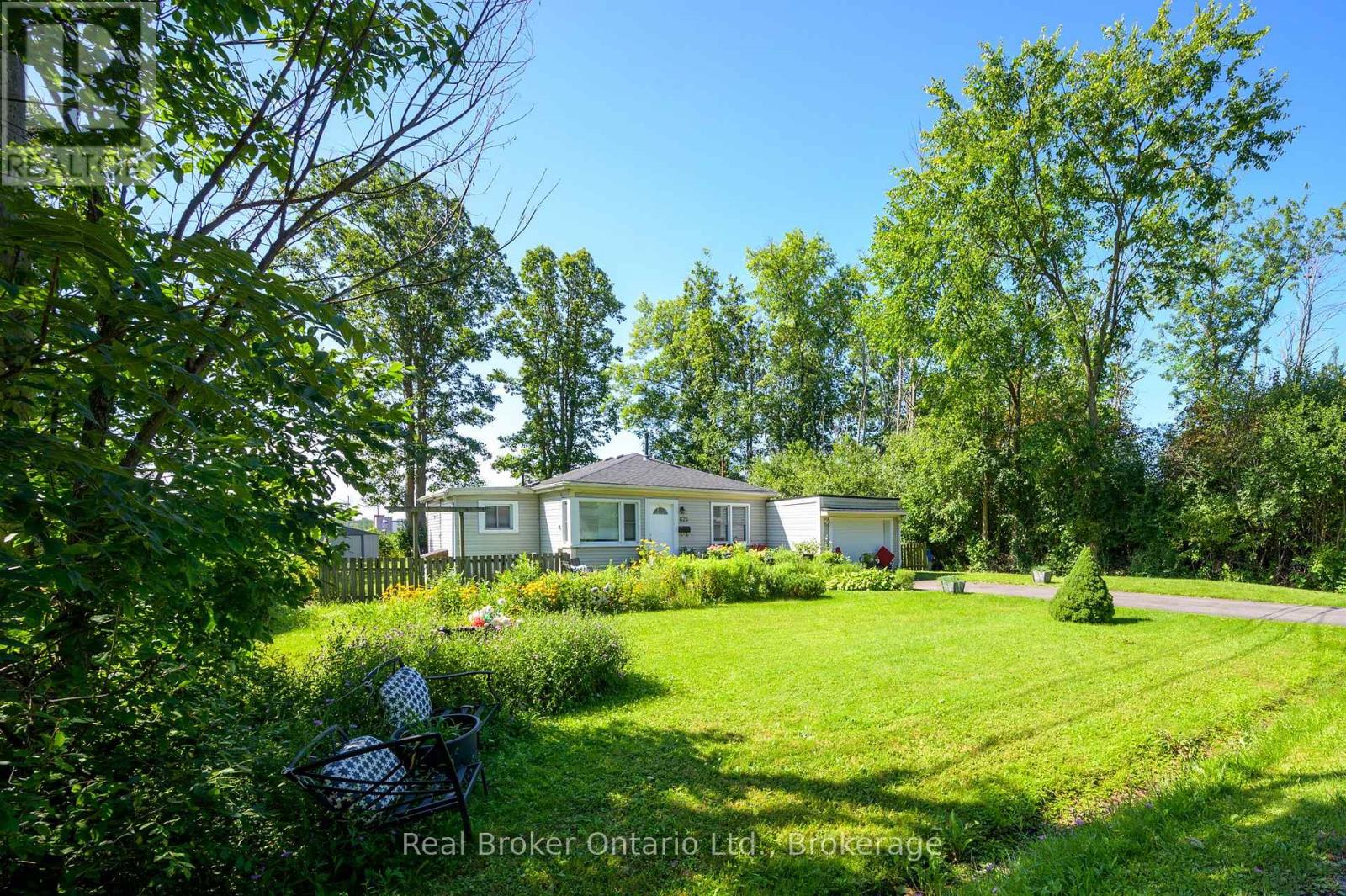 625 Sims Avenue, Fort Erie, Ontario  L2A 6B1 - Photo 2 - X12437150