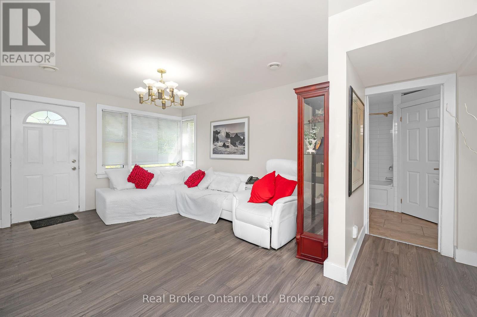 625 Sims Avenue, Fort Erie, Ontario  L2A 6B1 - Photo 6 - X12437150