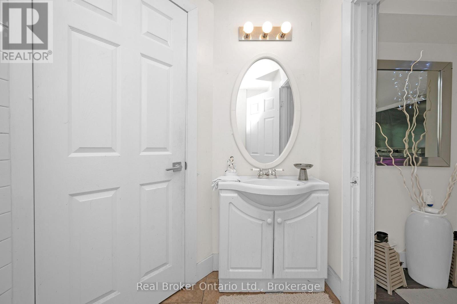 625 Sims Avenue, Fort Erie, Ontario  L2A 6B1 - Photo 7 - X12437150