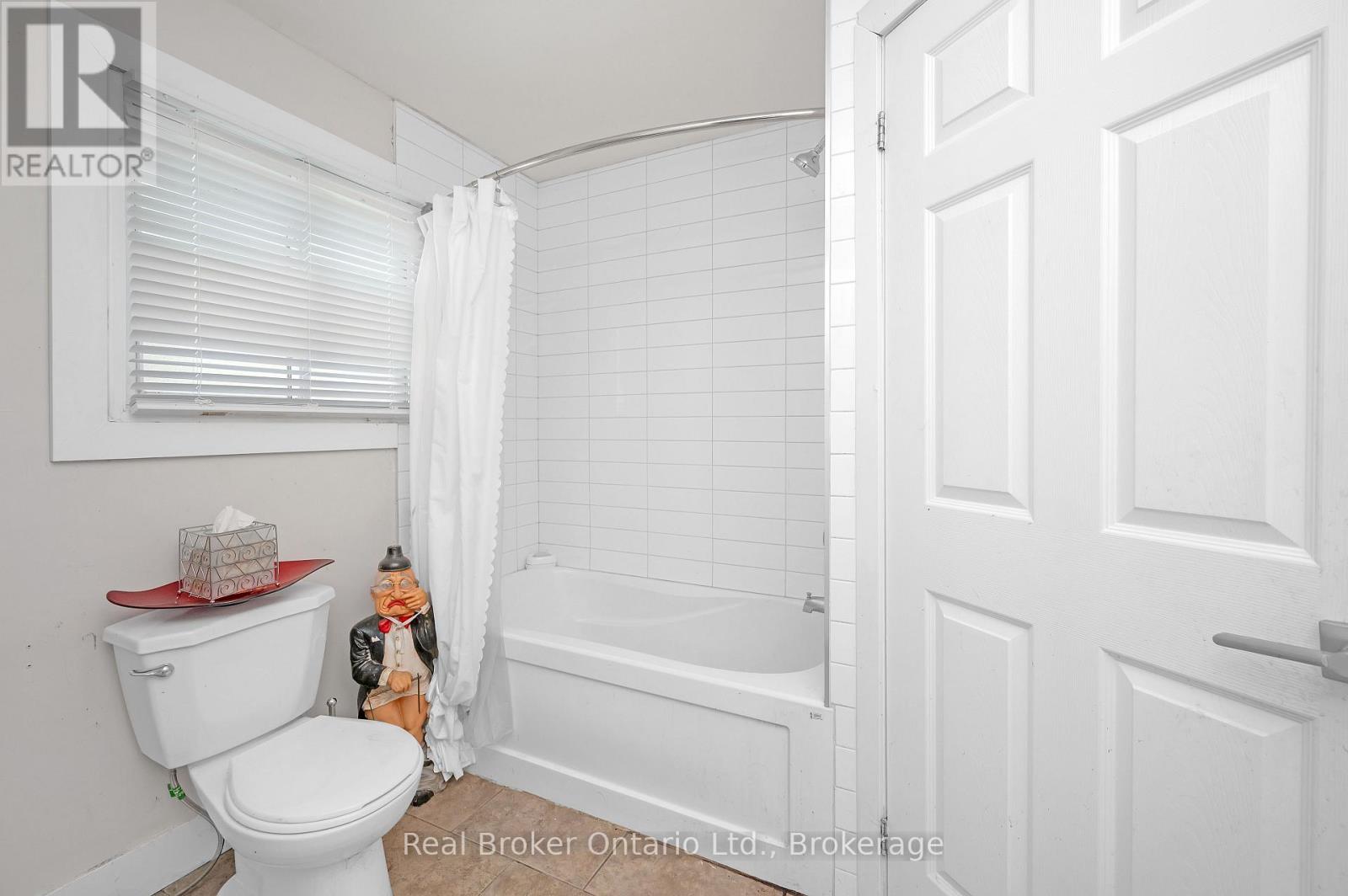 625 Sims Avenue, Fort Erie, Ontario  L2A 6B1 - Photo 8 - X12437150