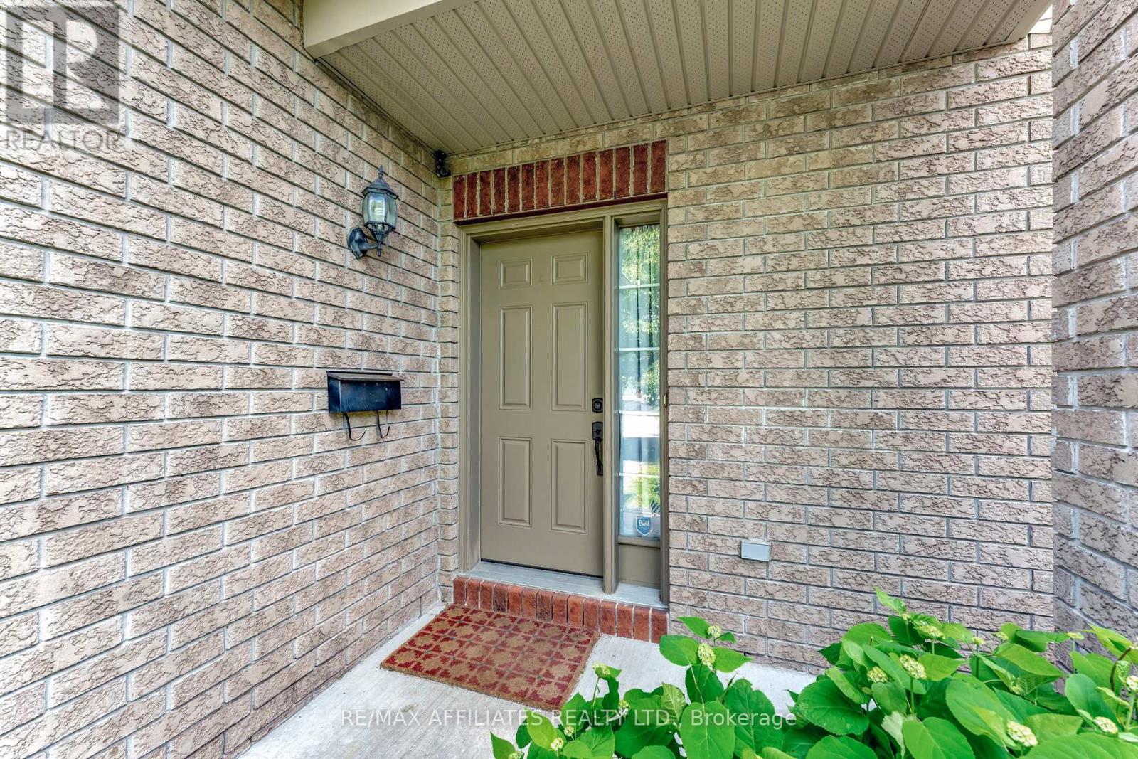 1008 Klondike Road, Ottawa, Ontario  K2K 0C3 - Photo 3 - X12437254