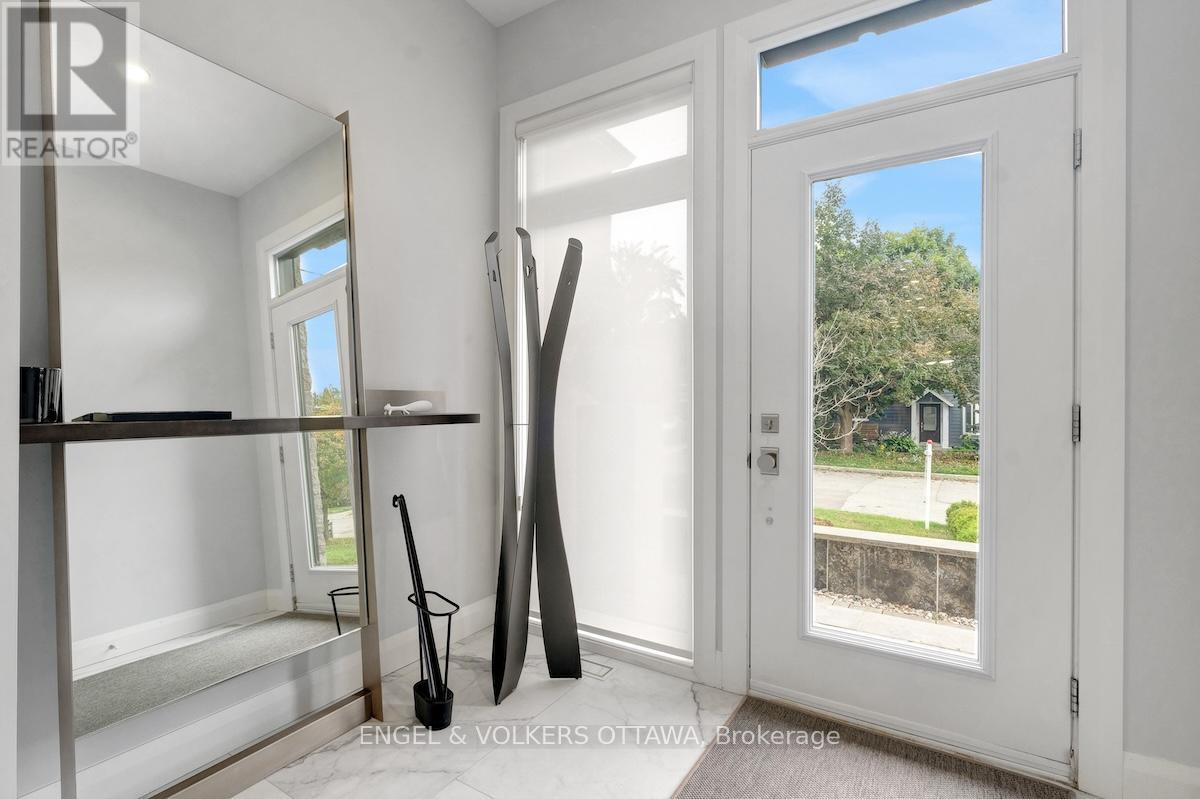 305 Westhill Avenue, Ottawa, Ontario  K1Z 7H7 - Photo 4 - X12437279