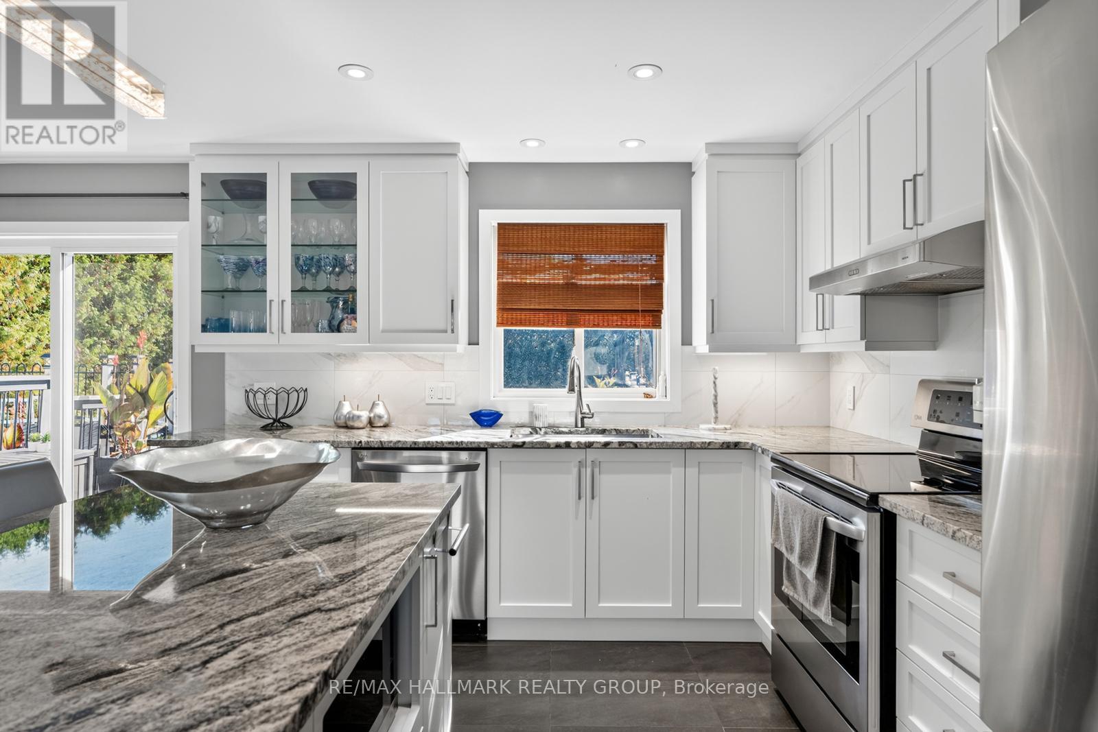 2851 Glenwood Drive, Ottawa, Ontario  K0A 2P0 - Photo 11 - X12437280