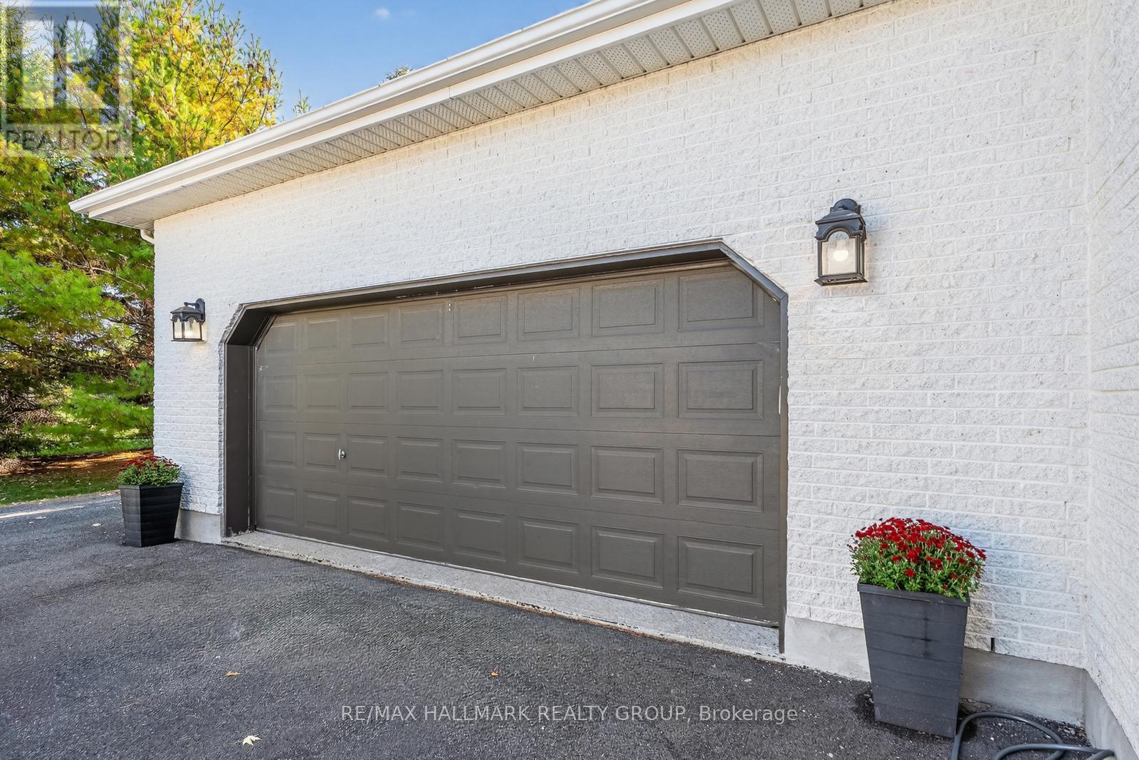 2851 Glenwood Drive, Ottawa, Ontario  K0A 2P0 - Photo 3 - X12437280