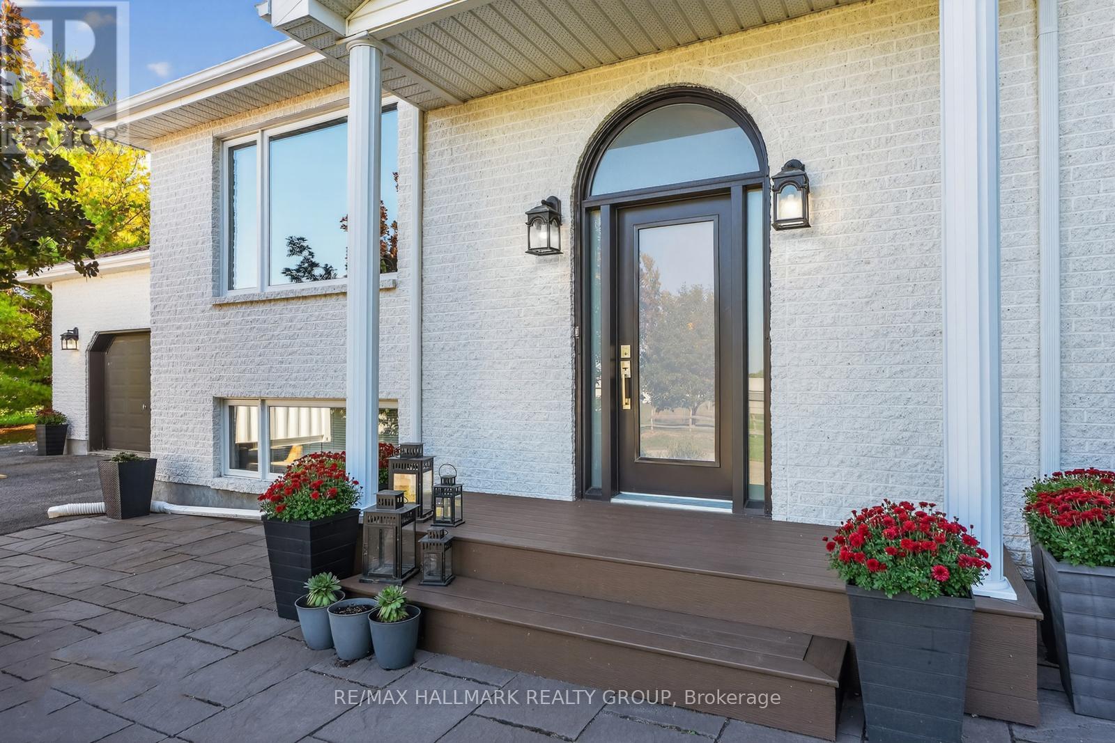2851 Glenwood Drive, Ottawa, Ontario  K0A 2P0 - Photo 4 - X12437280