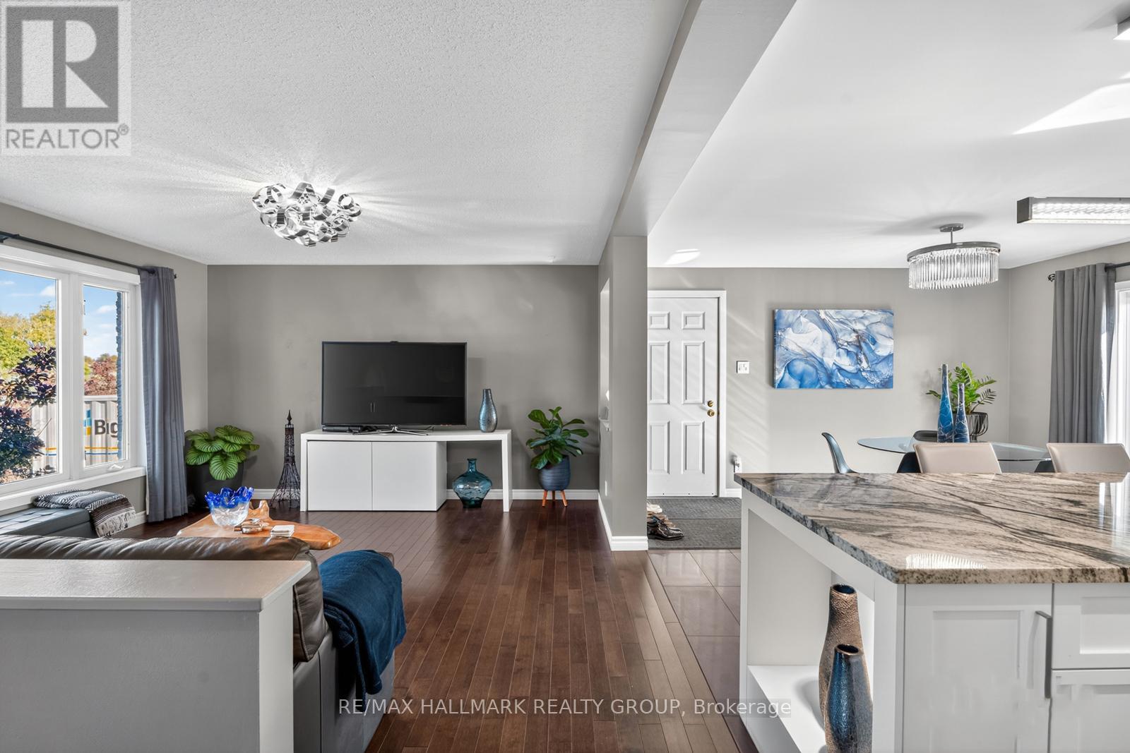 2851 Glenwood Drive, Ottawa, Ontario  K0A 2P0 - Photo 7 - X12437280