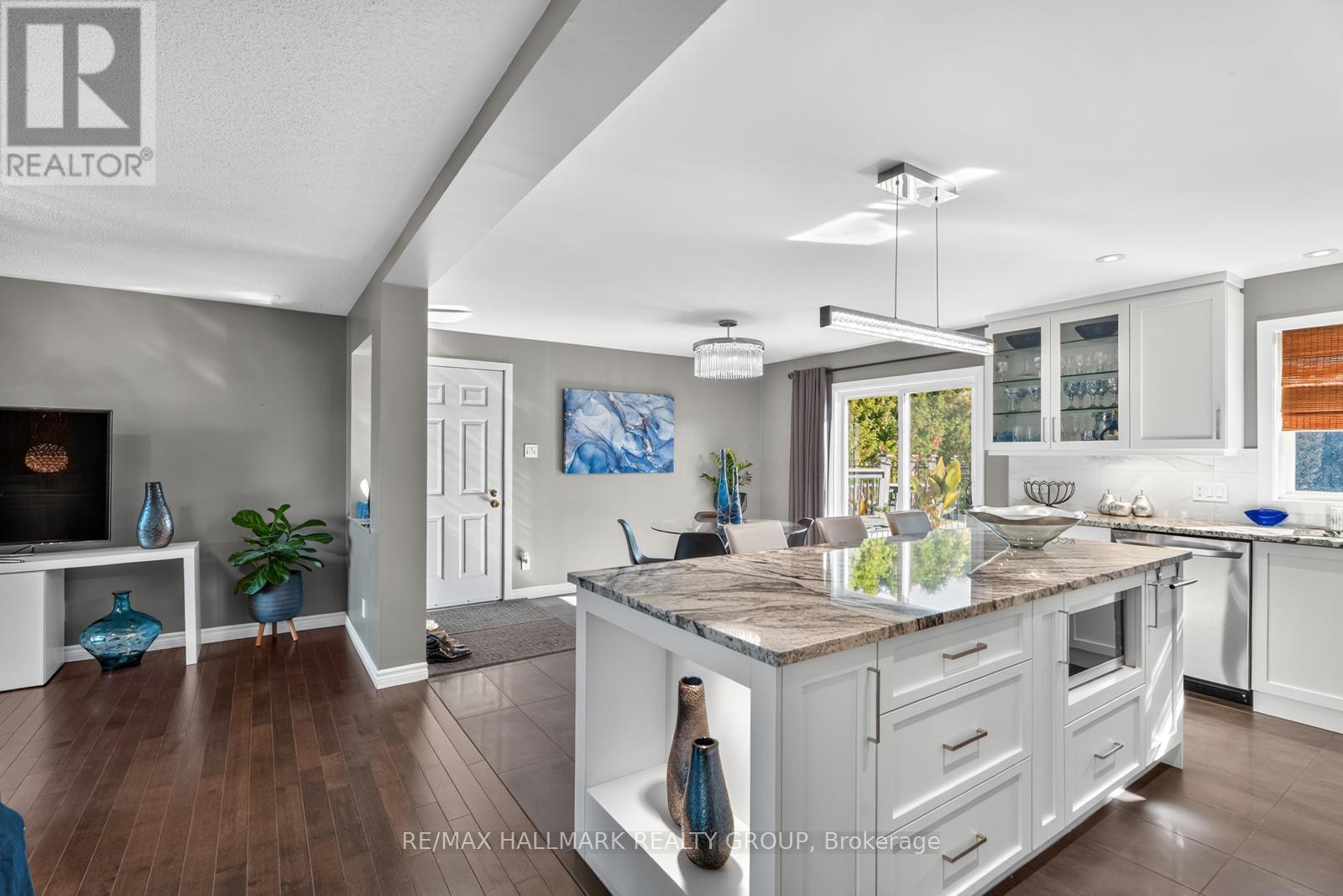 2851 Glenwood Drive, Ottawa, Ontario  K0A 2P0 - Photo 8 - X12437280