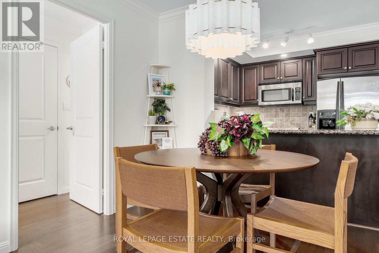 313 - 900 Mount Pleasant Road, Toronto, Ontario  M4P 3J9 - Photo 17 - C12437018