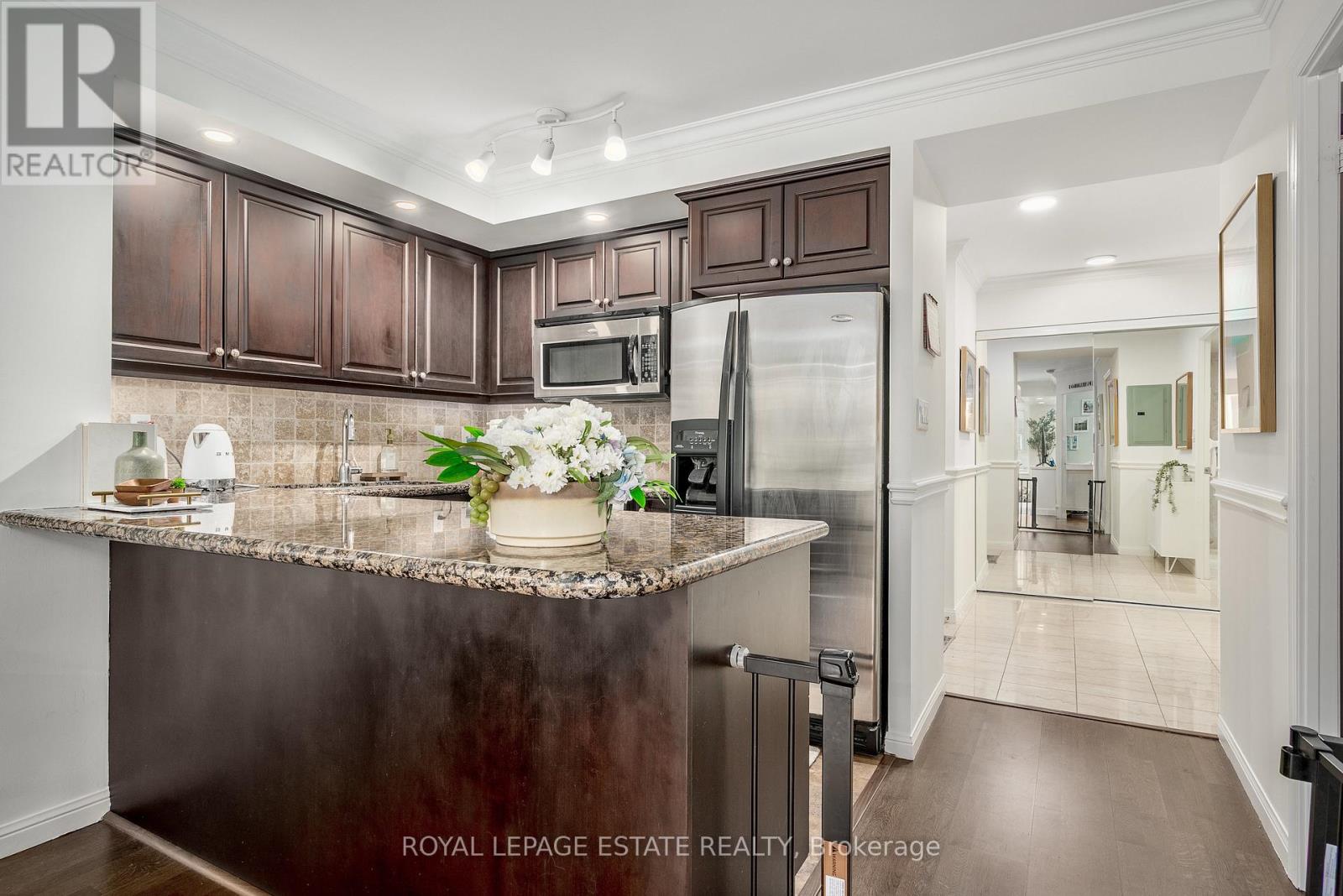 313 - 900 Mount Pleasant Road, Toronto, Ontario  M4P 3J9 - Photo 18 - C12437018