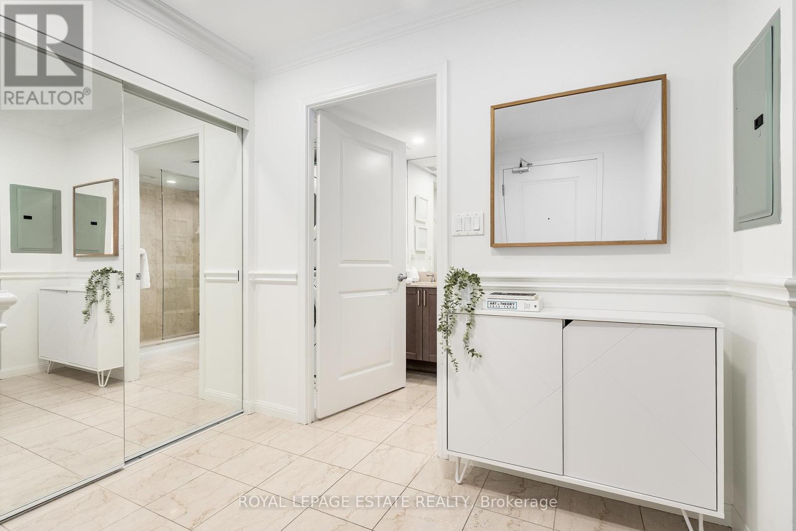 313 - 900 Mount Pleasant Road, Toronto, Ontario  M4P 3J9 - Photo 4 - C12437018