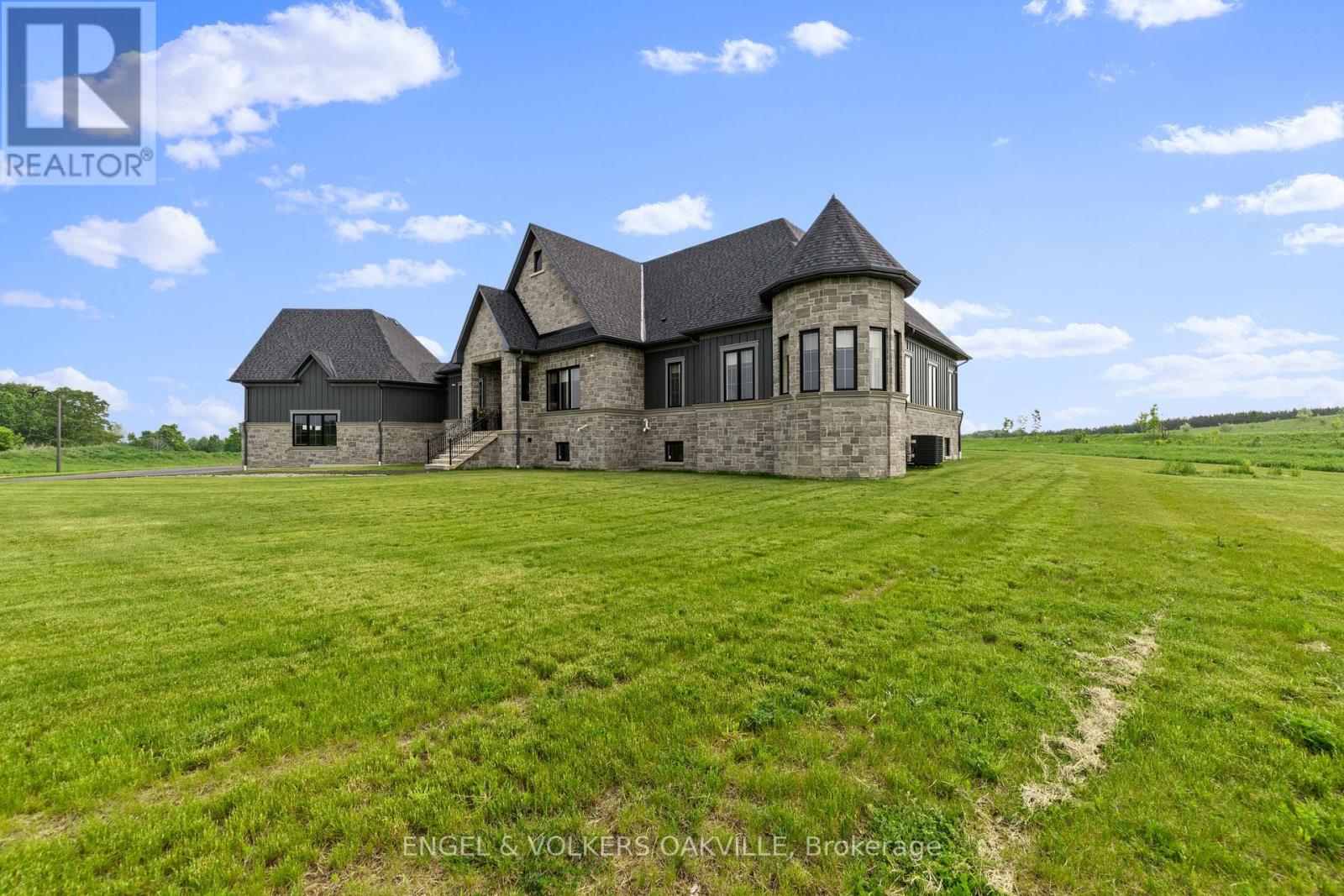 91 Logan Road, Caledon, Ontario  L7E 4L5 - Photo 3 - W12436719