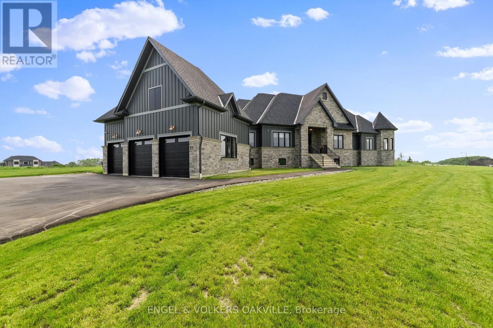 91 Logan Road, Caledon, Ontario  L7E 4L5 - Photo 4 - W12436719