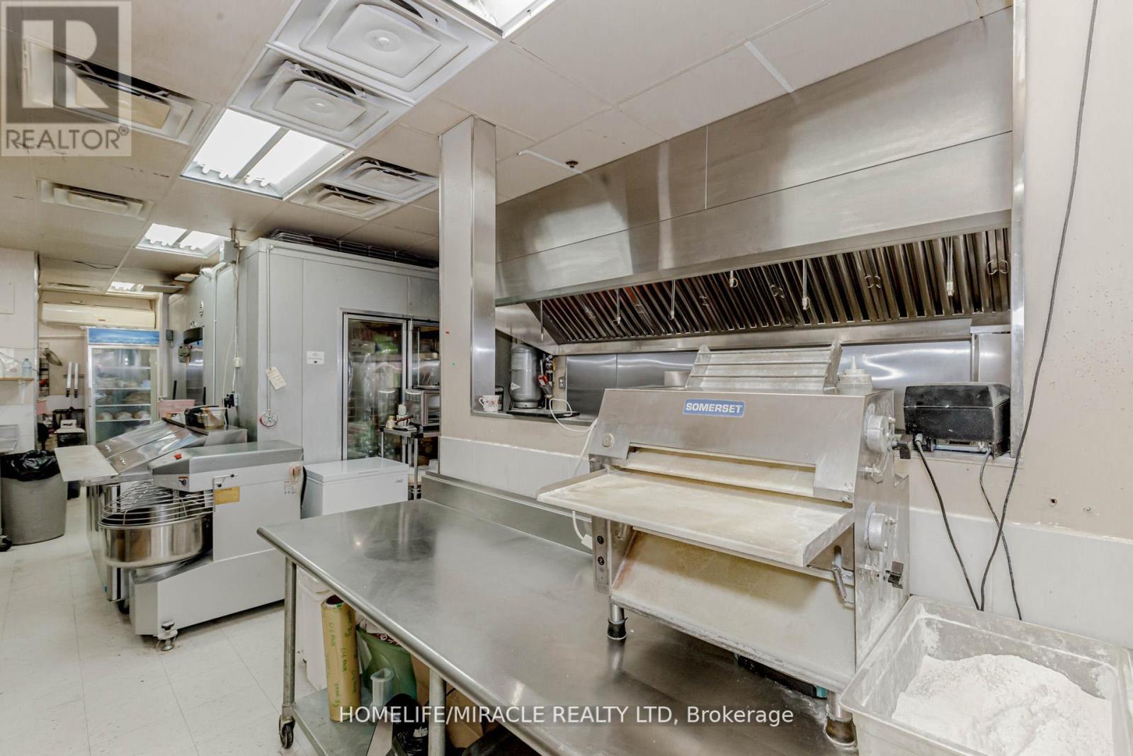 23 - 128 Queen Street S, Mississauga, Ontario  L5M 1K8 - Photo 30 - W12436736