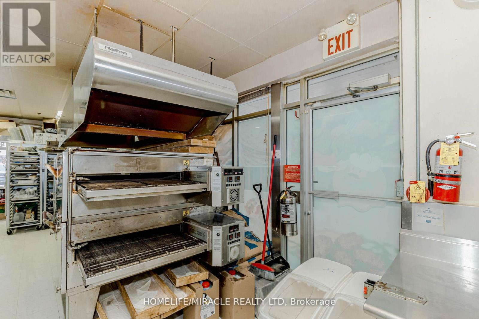 23 - 128 Queen Street S, Mississauga, Ontario  L5M 1K8 - Photo 36 - W12436736